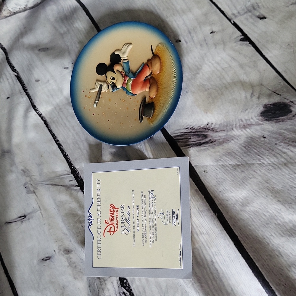 DISNEY four star collection  Mickey Mouse mini plate